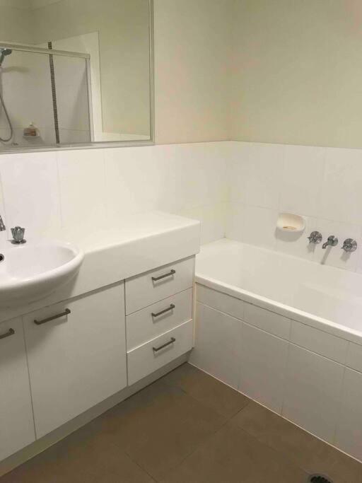 Room With Separate Bath In Shared Homestay Redcliffe Εξωτερικό φωτογραφία