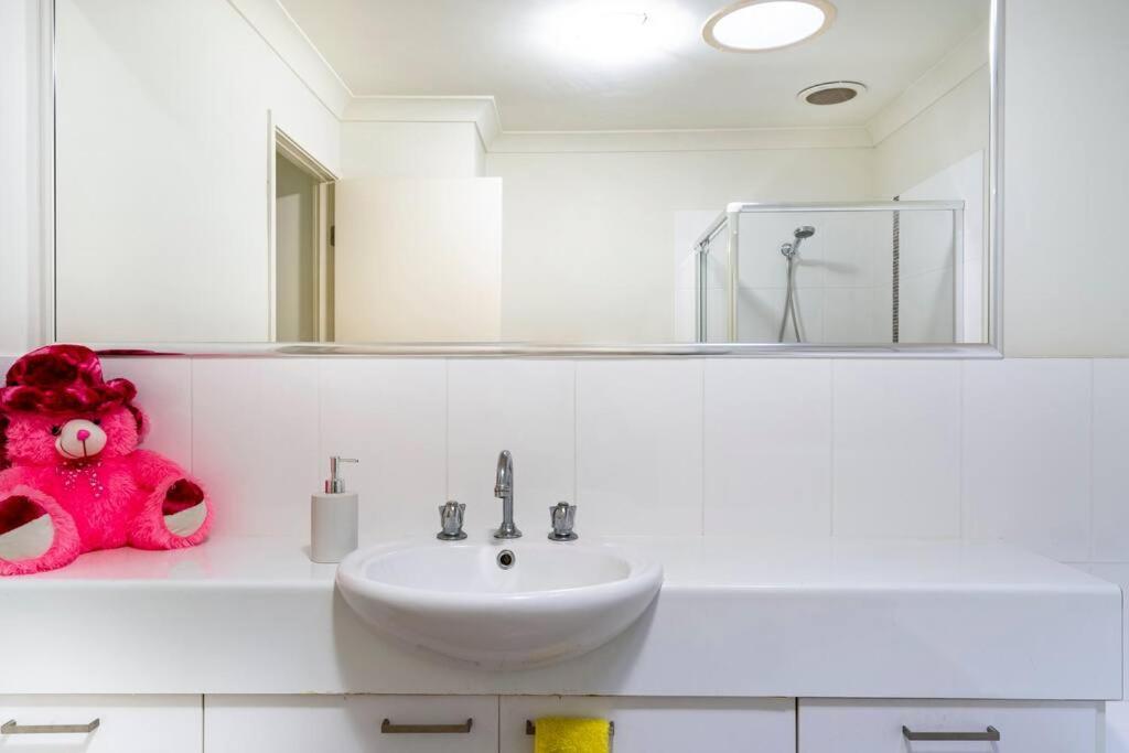 Room With Separate Bath In Shared Homestay Redcliffe Εξωτερικό φωτογραφία