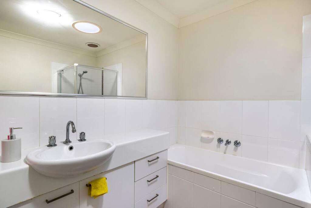Room With Separate Bath In Shared Homestay Redcliffe Εξωτερικό φωτογραφία