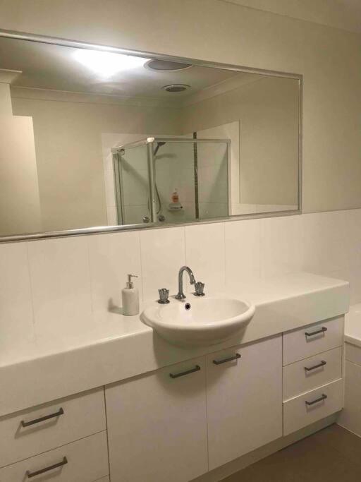 Room With Separate Bath In Shared Homestay Redcliffe Εξωτερικό φωτογραφία