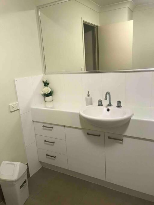 Room With Separate Bath In Shared Homestay Redcliffe Εξωτερικό φωτογραφία