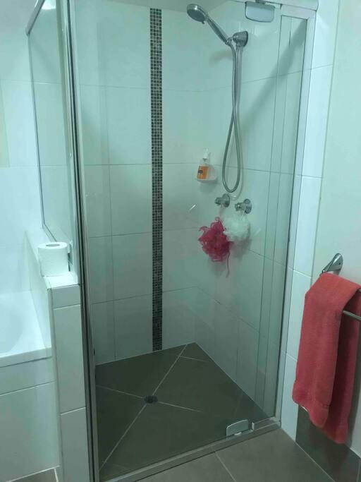 Room With Separate Bath In Shared Homestay Redcliffe Εξωτερικό φωτογραφία